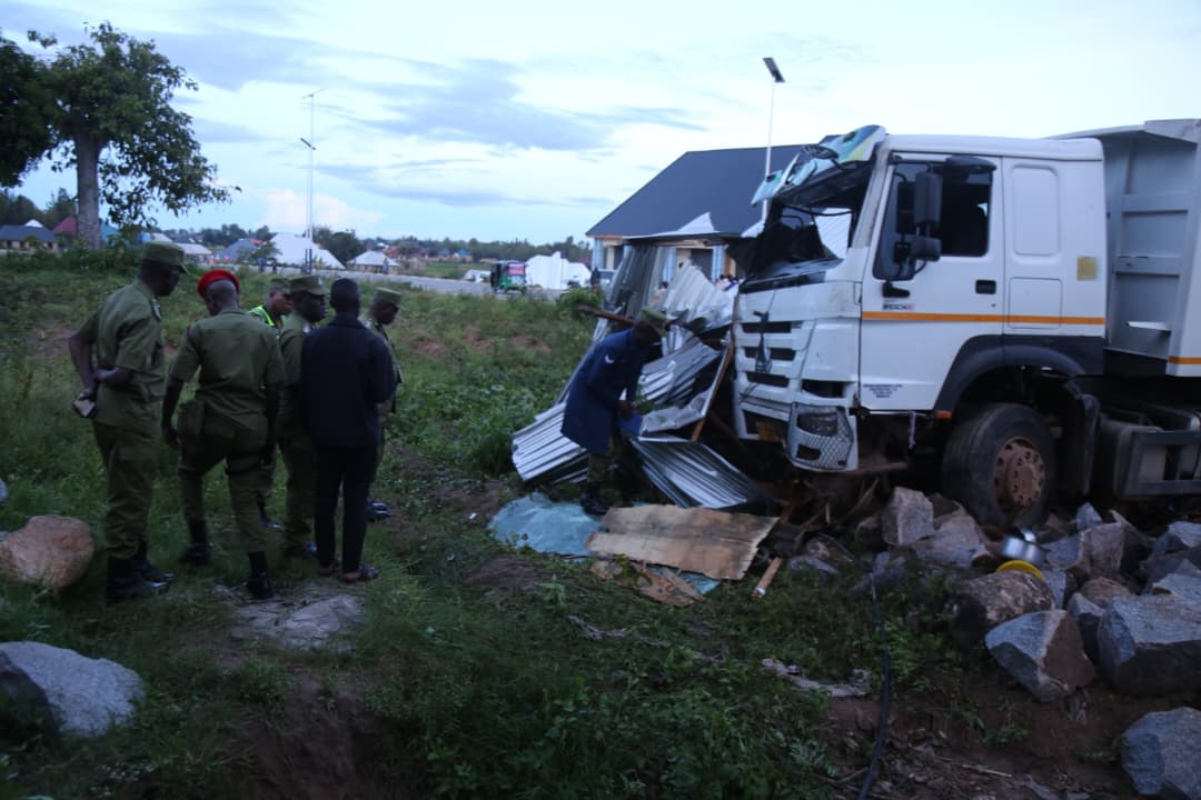JESHI LA POLISI MWANZA LINAMSAKA DEREVA ALIYESABABISHA AJALIILIYOPELEKEA KIFO CHA MTU MMOJA .