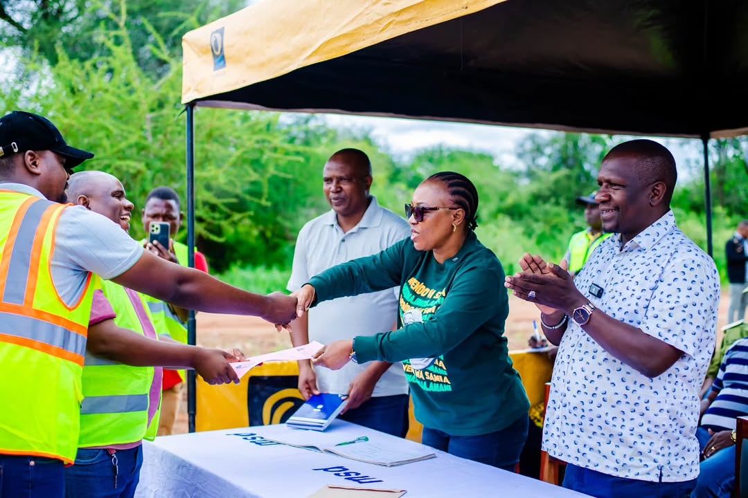 RC SENDINGA AZINDUA MNARA WA MAWASILIANO SIMANJIRO.